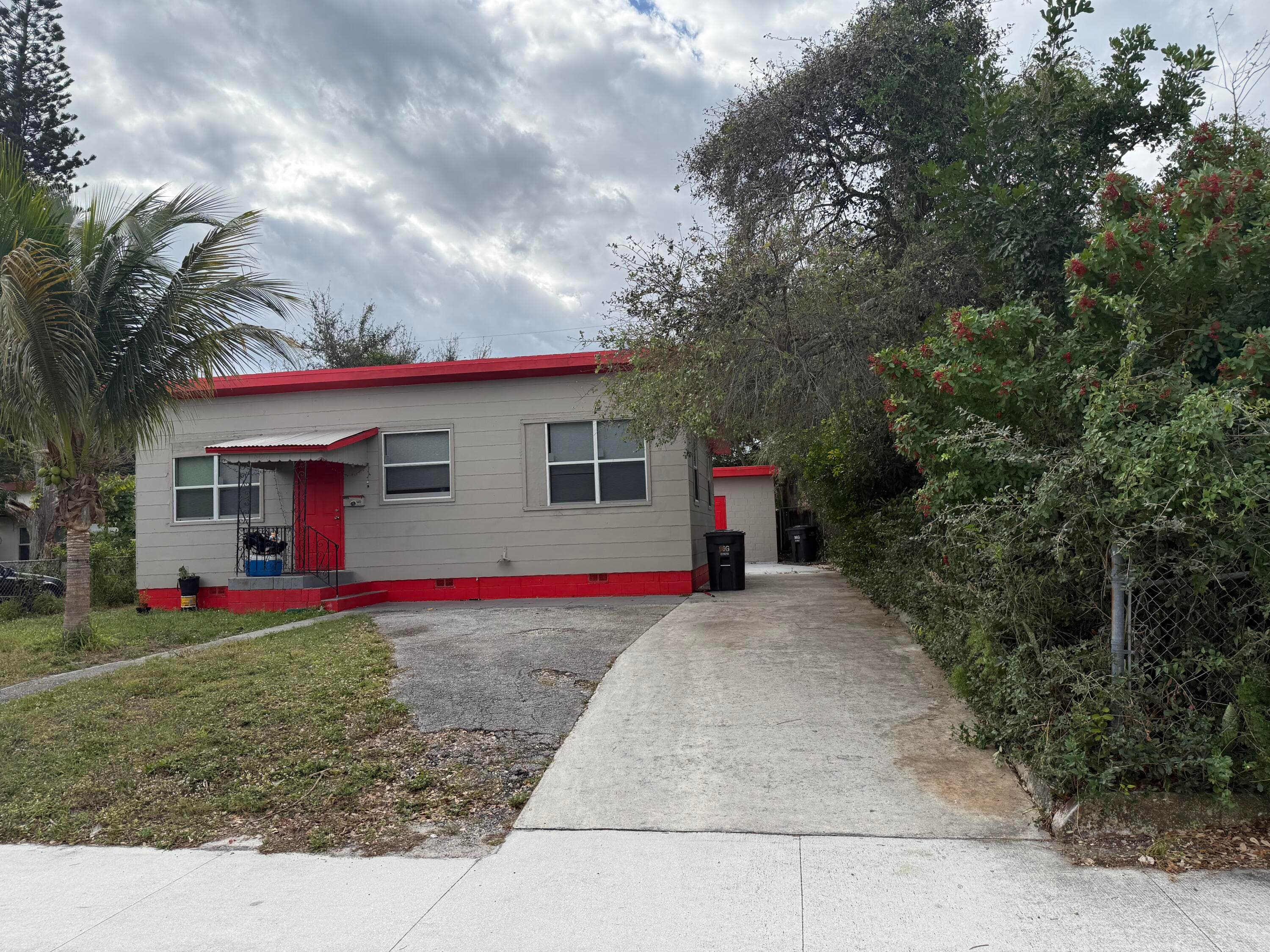 926 33rd Street, West Palm Beach, FL 33407 — photo 1 of 1