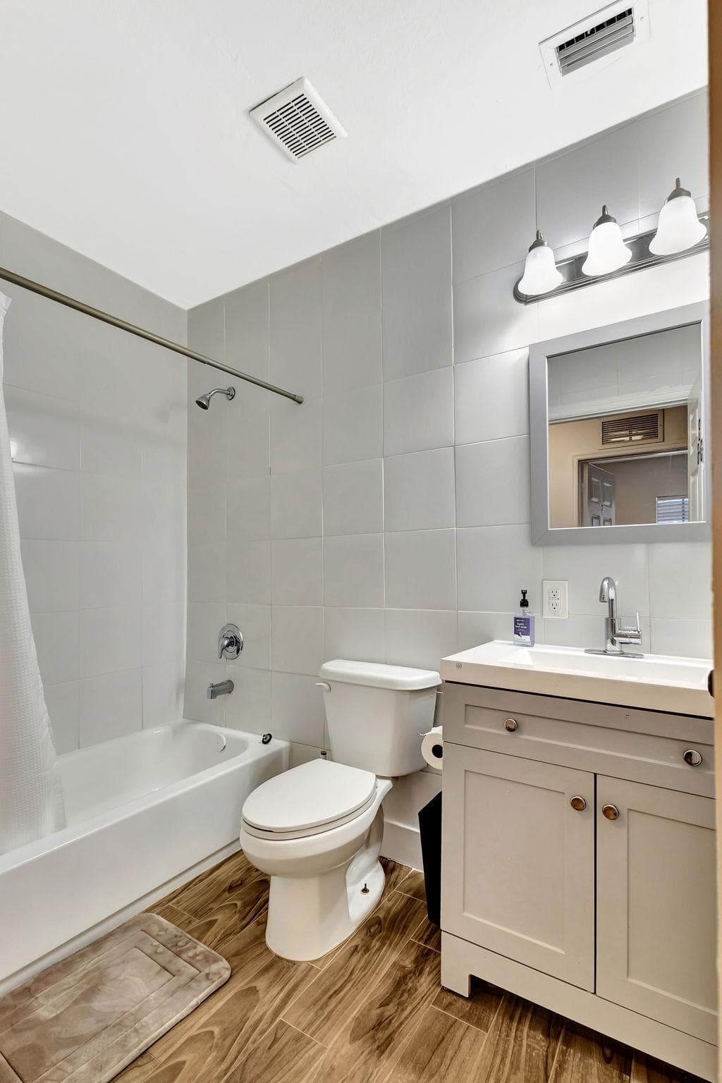 1075 W 30th Street, Riviera Beach, FL 33404 — photo 9 of 67