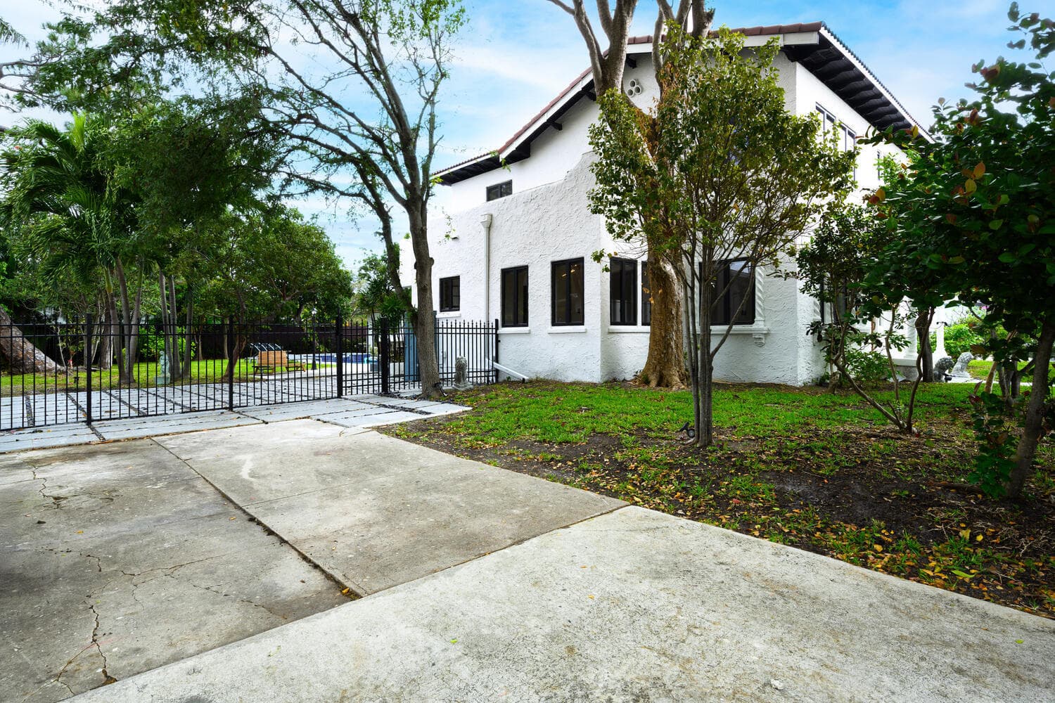1629 S Lakeside Drive, Lake Worth Beach, FL 33460 — photo 27 of 42