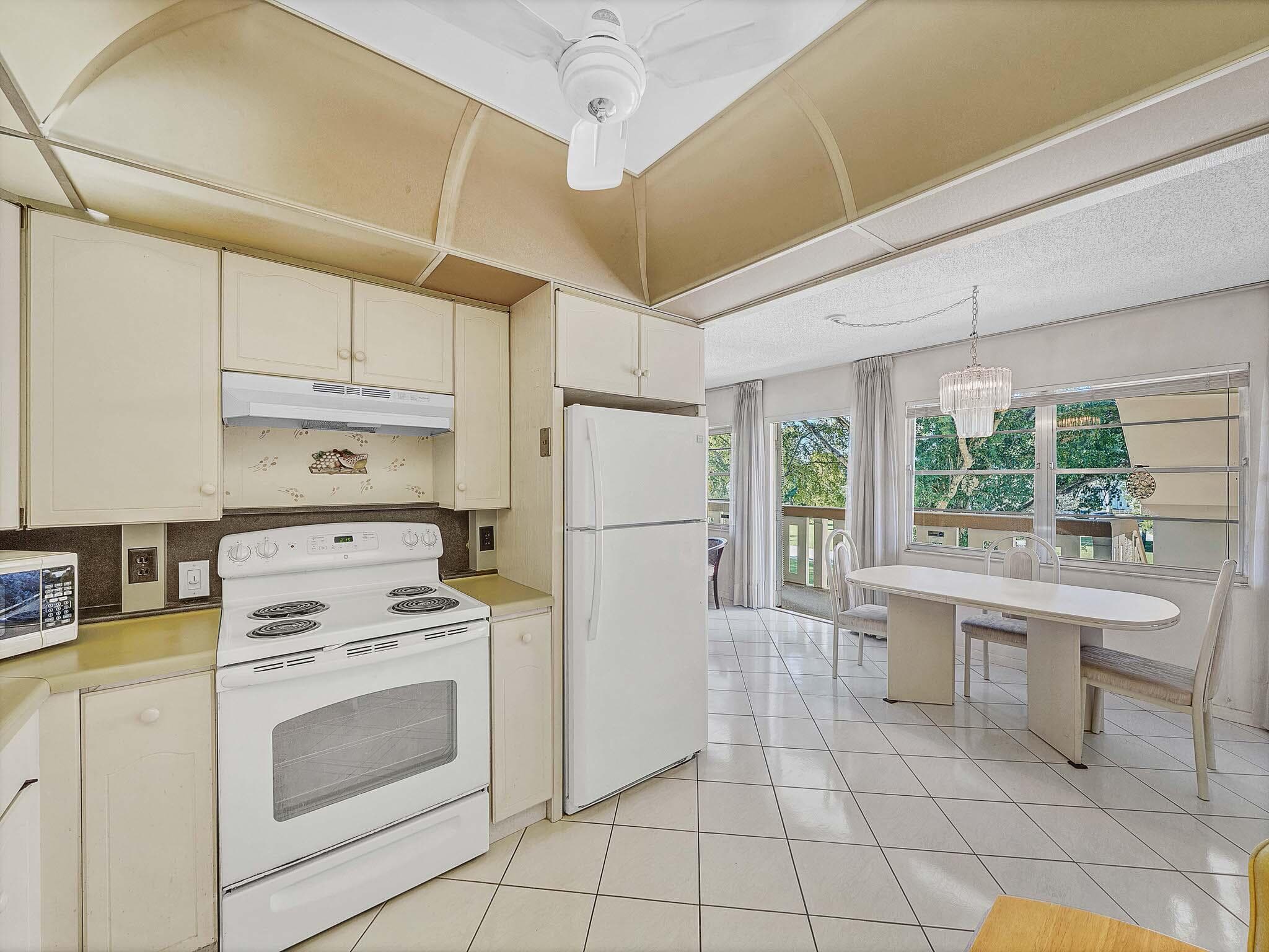 3002 Ventnor G, Deerfield Beach, FL 33442 — photo 6 of 40