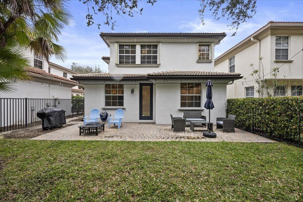 627 Castle Drive, Palm Beach Gardens, FL 33410 — photo 32 of 66