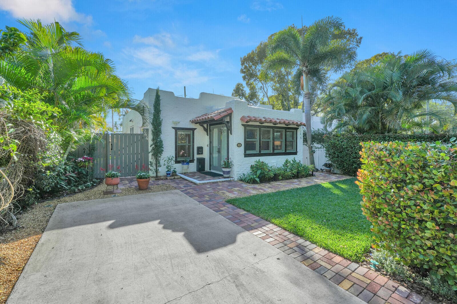 744 Penn Street, West Palm Beach, FL 33401 — photo 1 of 53