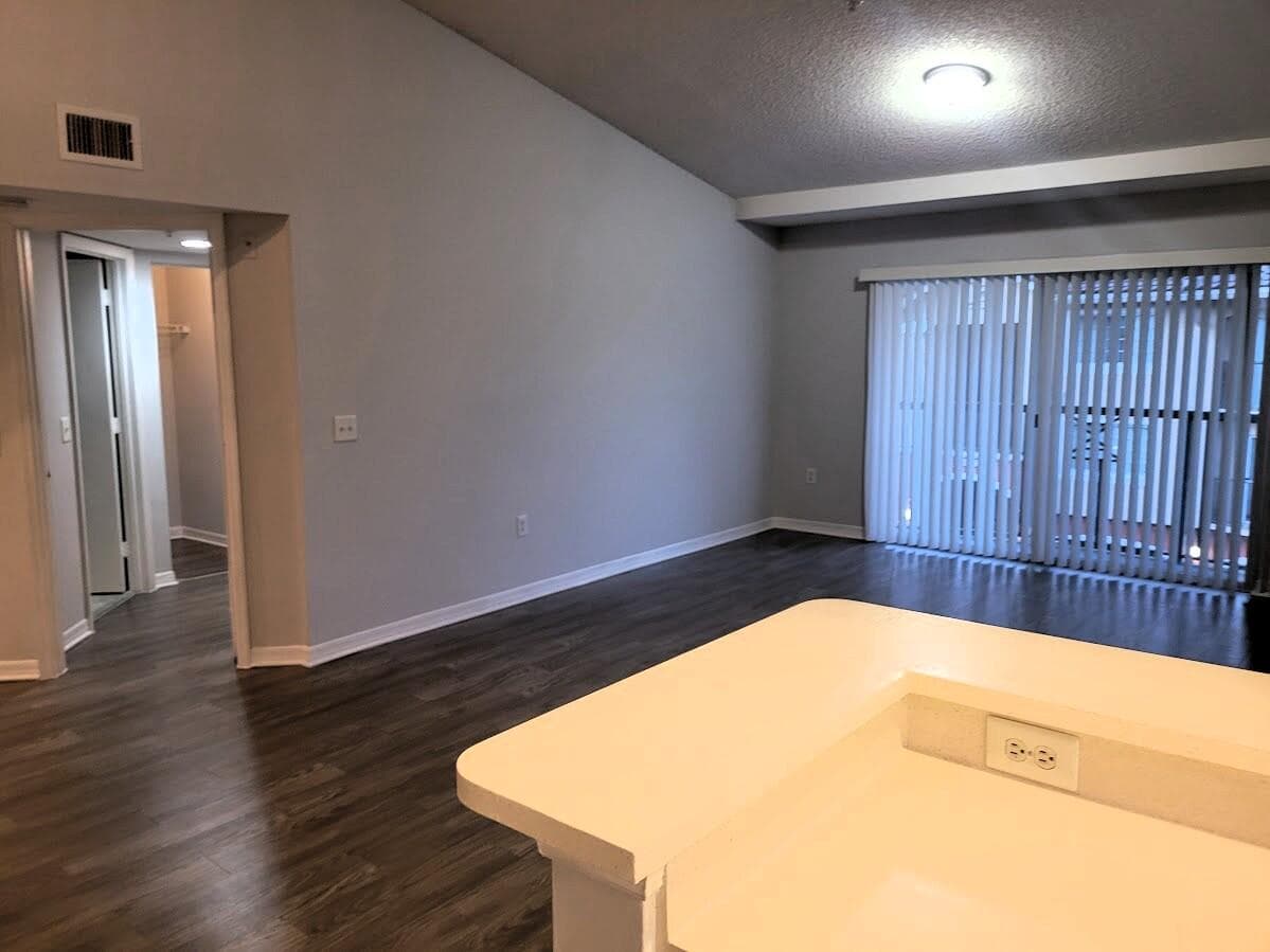 4197 N Haverhill Road 212, West Palm Beach, FL 33417 — photo 5 of 32