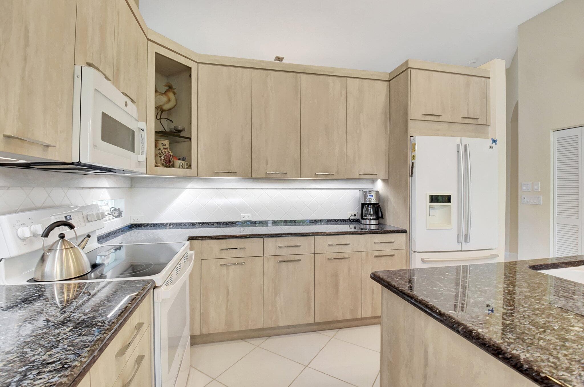 4022 Manchester Lake Drive, Lake Worth, FL 33449 — photo 13 of 67