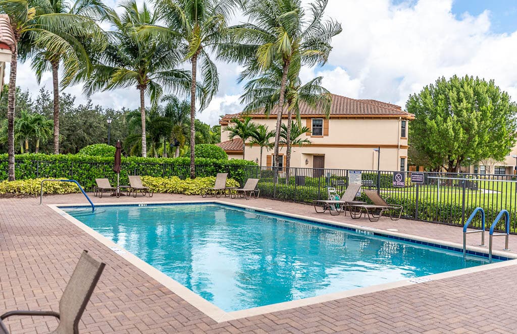 10283 Wellington Parc Drive, Wellington, FL 33449 — photo 3 of 34