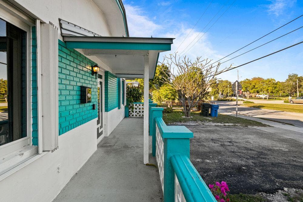 3443 NE 3rd Avenue, Oakland Park, FL 33334 — photo 11 of 59