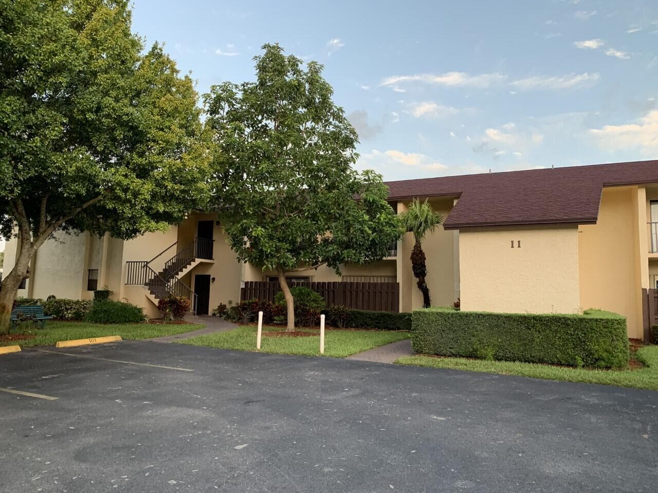 2050 Oleander Boulevard 11207, Fort Pierce, FL 34950 — photo 3 of 9