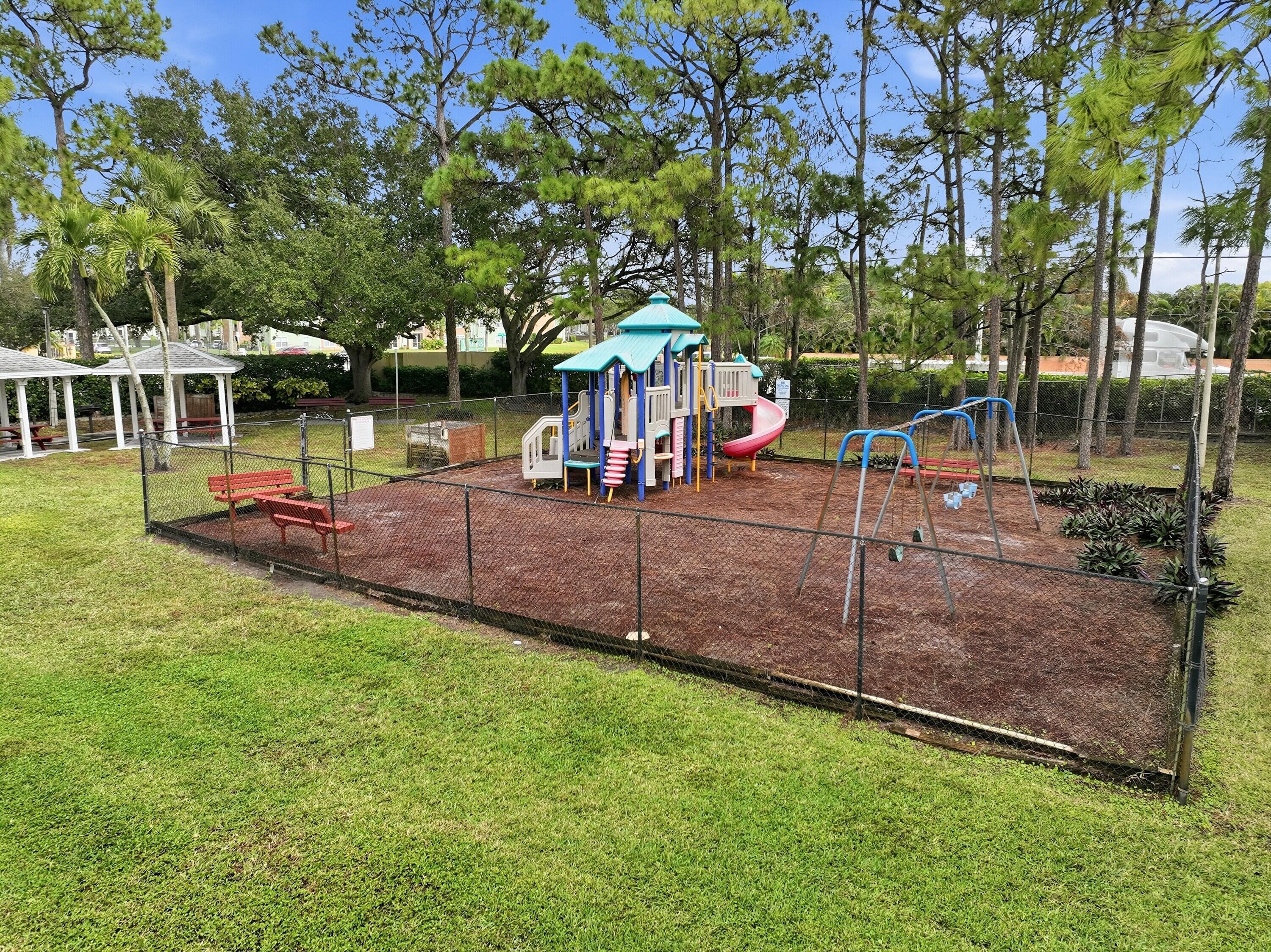 2805 Foxhall Drive E, West Palm Beach, FL 33417 — photo 35 of 54