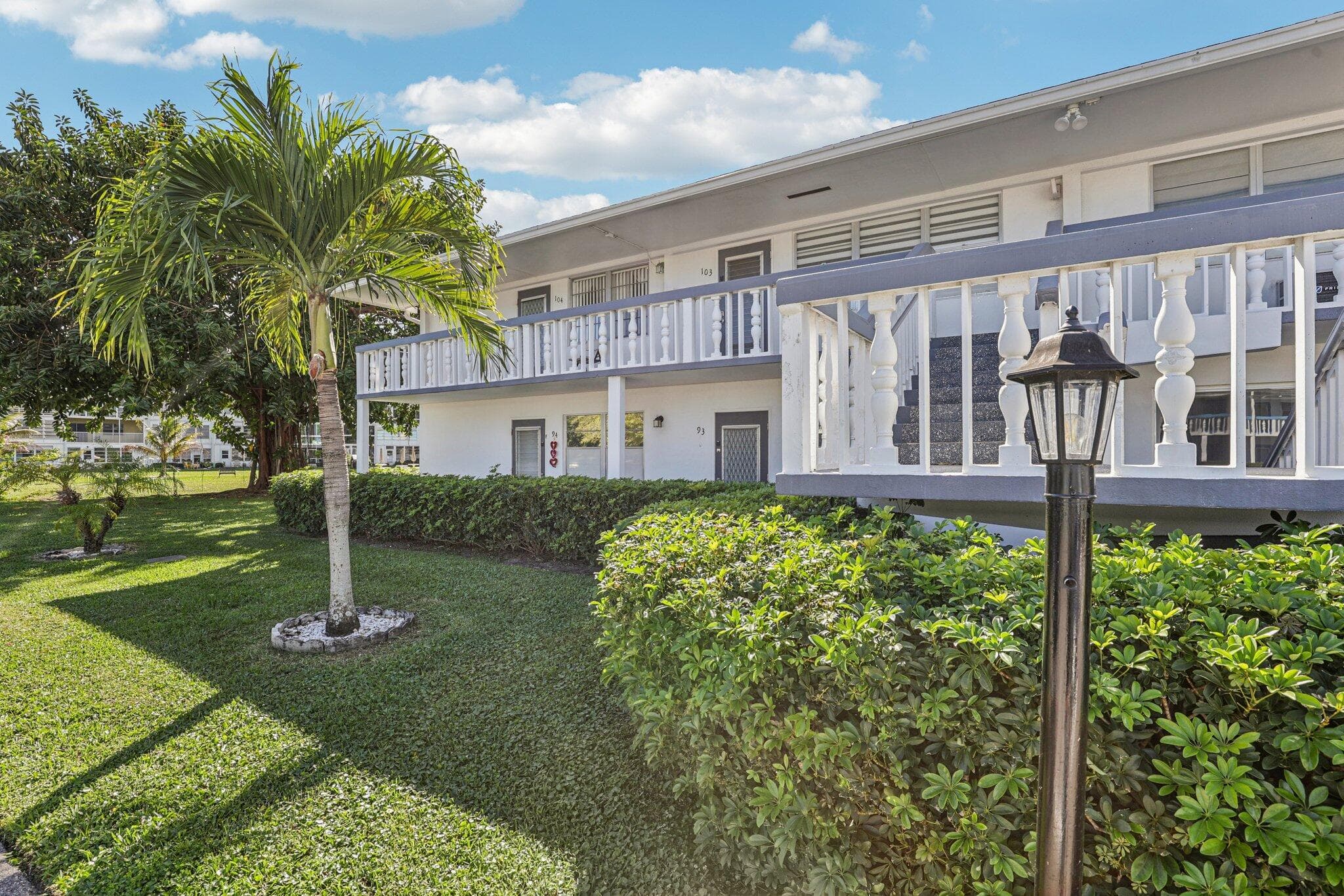 104 Oakridge H, Deerfield Beach, FL 33442 — photo 4 of 32