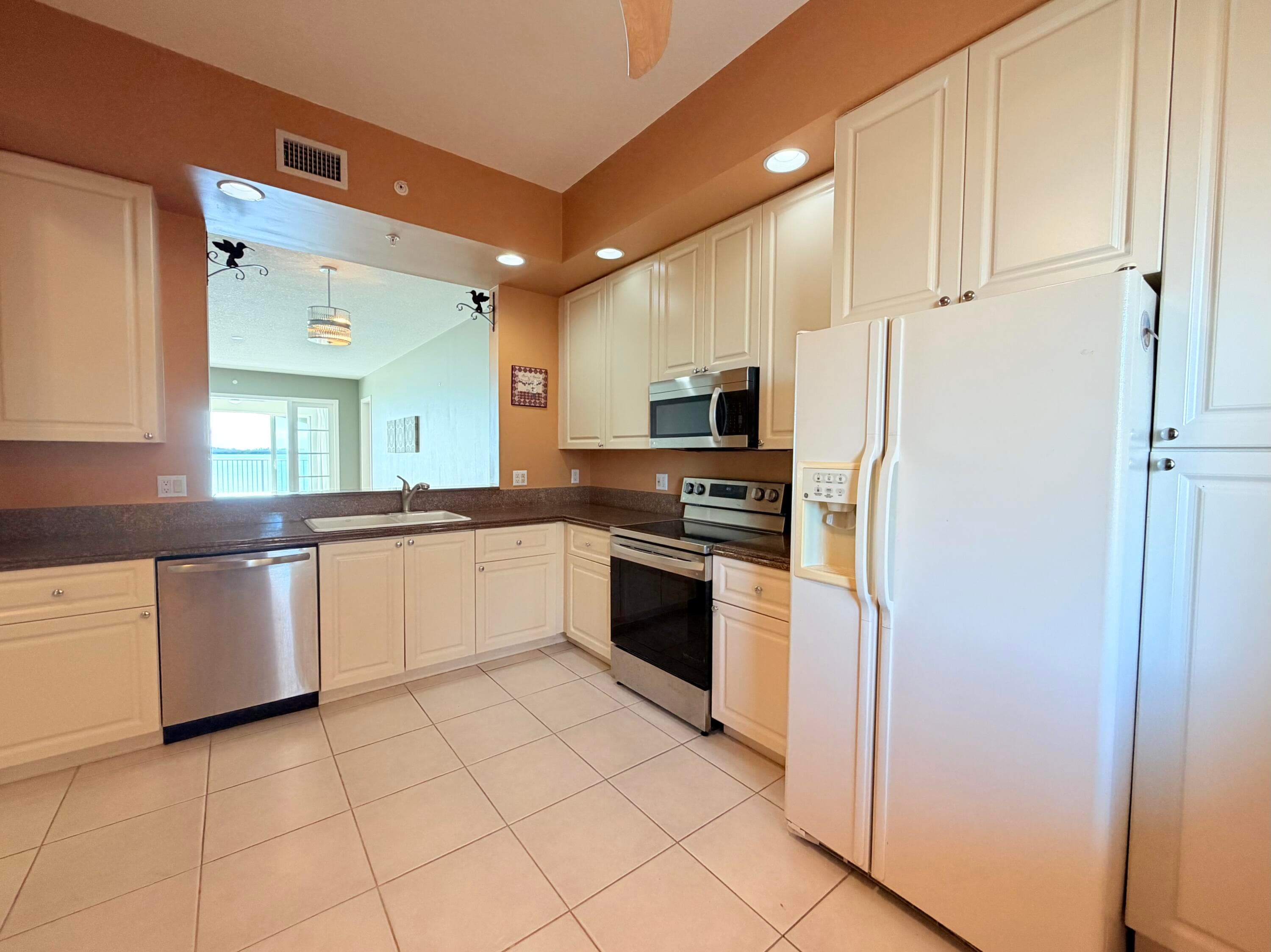 29 Harbour Isle Drive W Ph01, Hutchinson Island, FL 34949 — photo 22 of 42