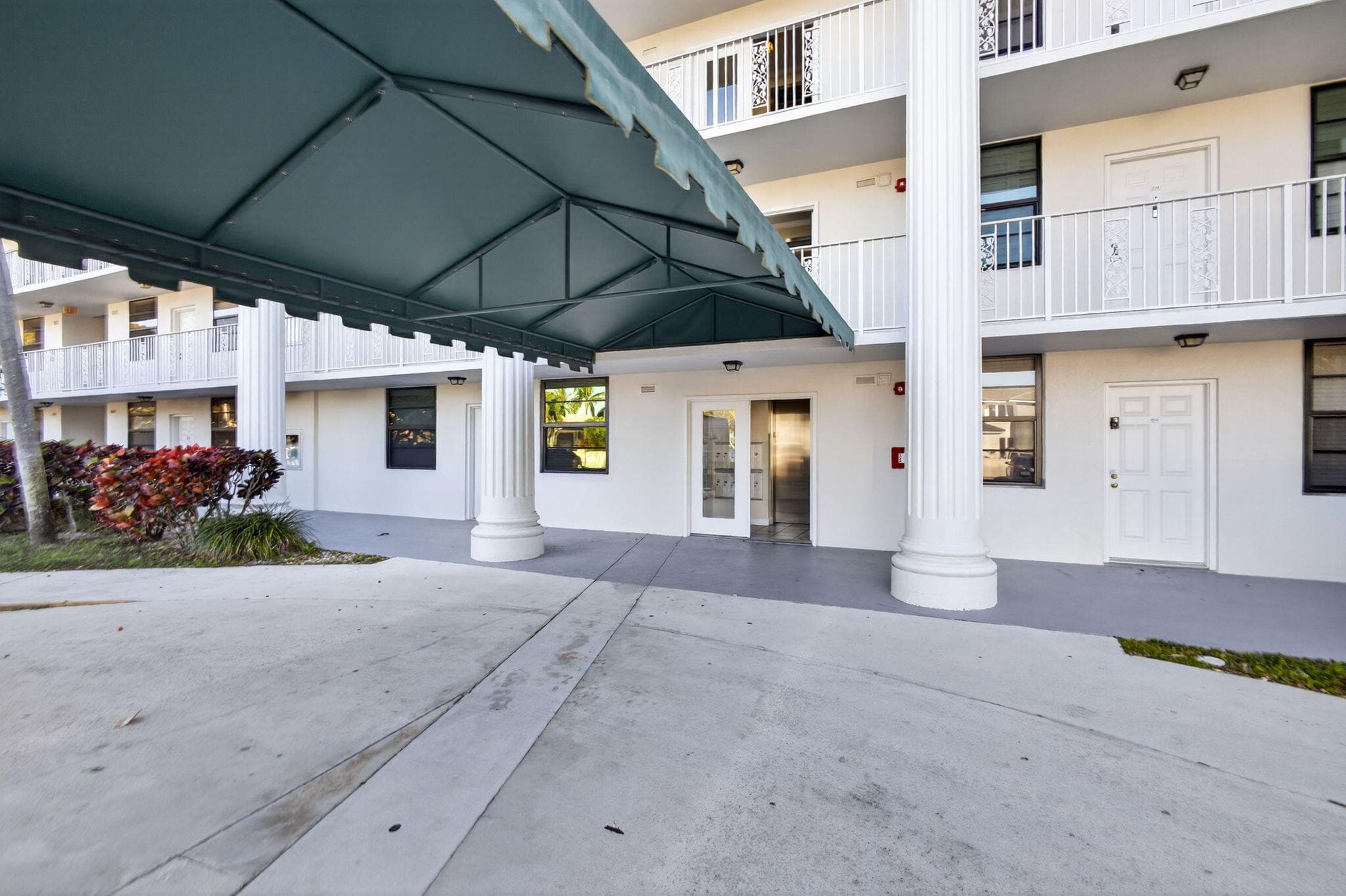 3716 Whitehall Drive 203, West Palm Beach, FL 33401 — photo 2 of 52