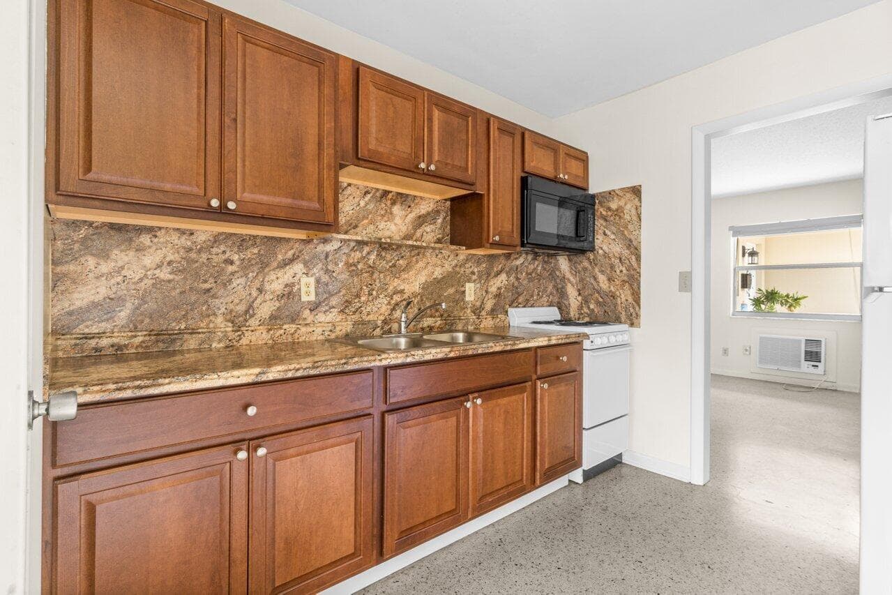 751 Hummingbird Way 6, North Palm Beach, FL 33408 — photo 4 of 18