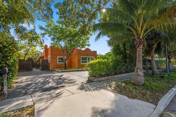6704 Garden Avenue, West Palm Beach, FL 33405 — photo 2 of 32