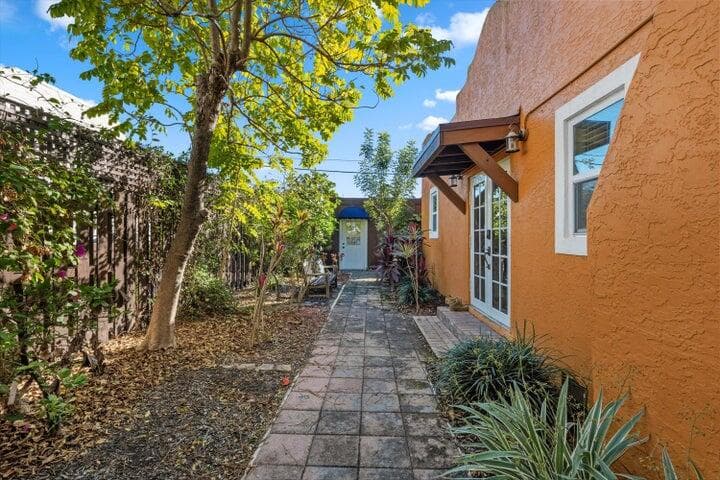 6704 Garden Avenue, West Palm Beach, FL 33405 — photo 6 of 32