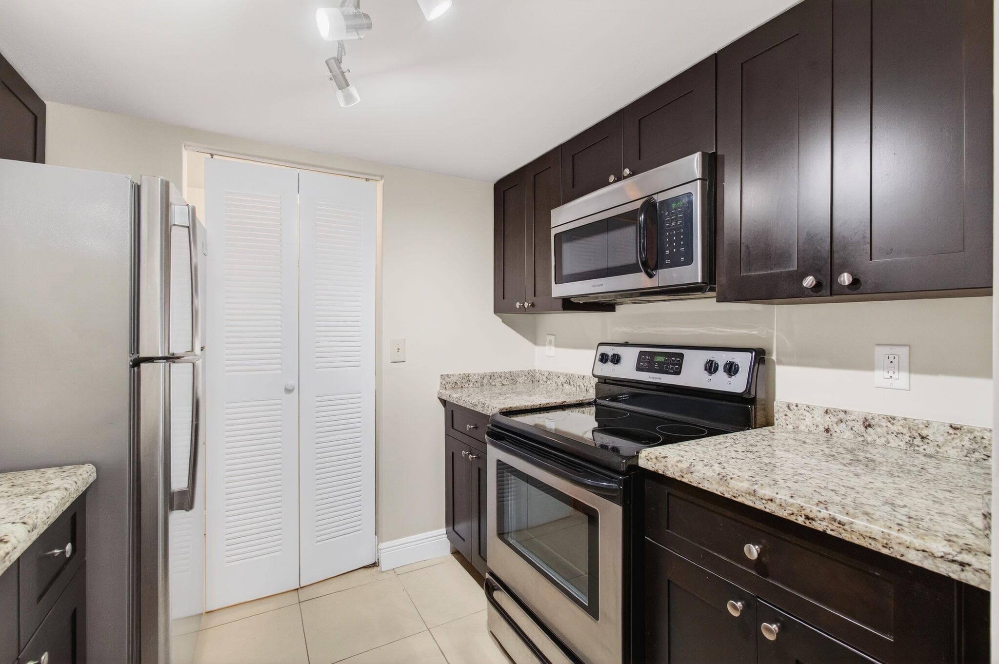 9901 Westview Drive 324, Coral Springs, FL 33076 — photo 4 of 38