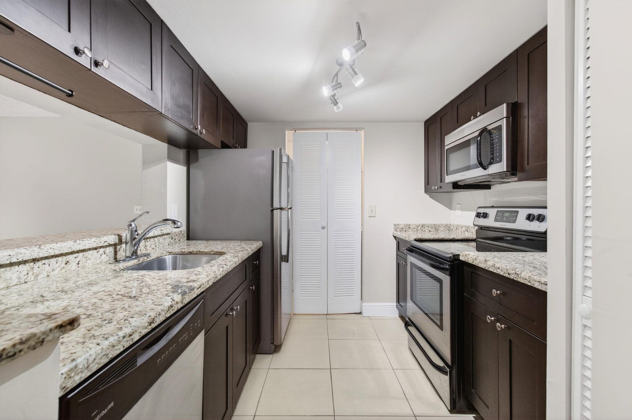 9901 Westview Drive 324, Coral Springs, FL 33076 — photo 5 of 38