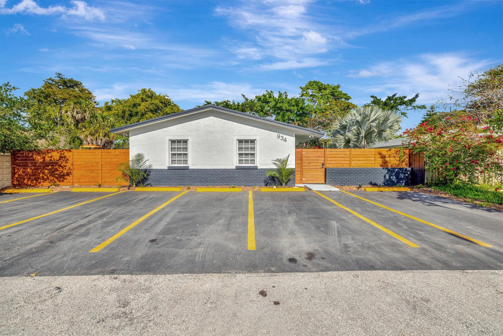934 NW 4th Avenue 1-4, Fort Lauderdale, FL 33311 — photo 4 of 80