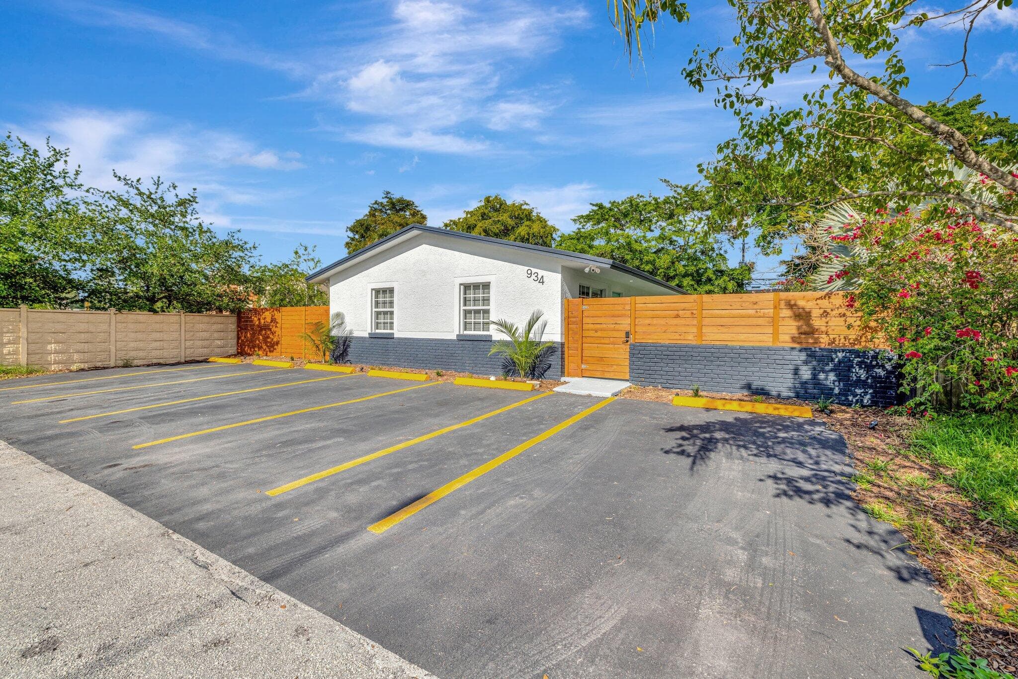 934 NW 4th Avenue 1-4, Fort Lauderdale, FL 33311 — photo 5 of 80