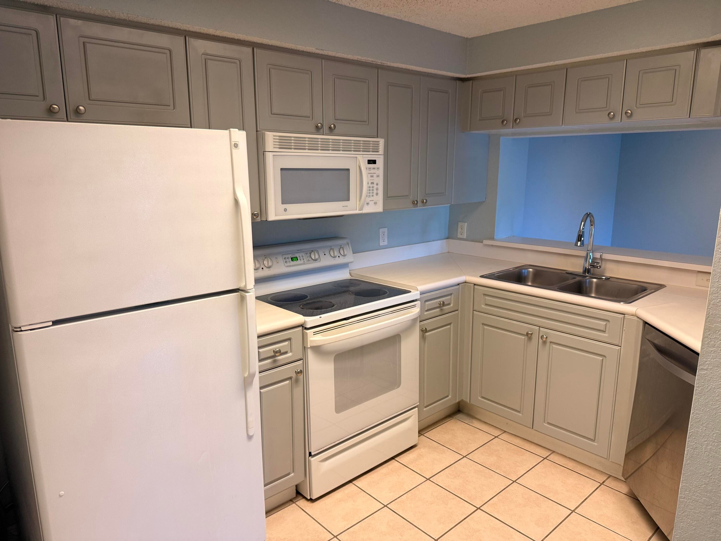 2724 Anzio Court 107, Palm Beach Gardens, FL 33410 — photo 5 of 13