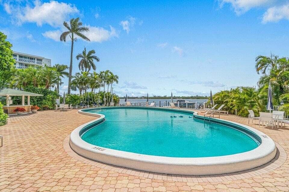 2505 S Ocean Boulevard 303, Palm Beach, FL 33480 — photo 21 of 27