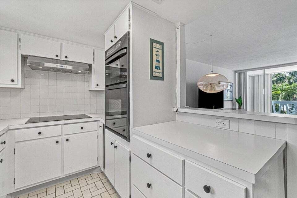 2505 S Ocean Boulevard 303, Palm Beach, FL 33480 — photo 12 of 27
