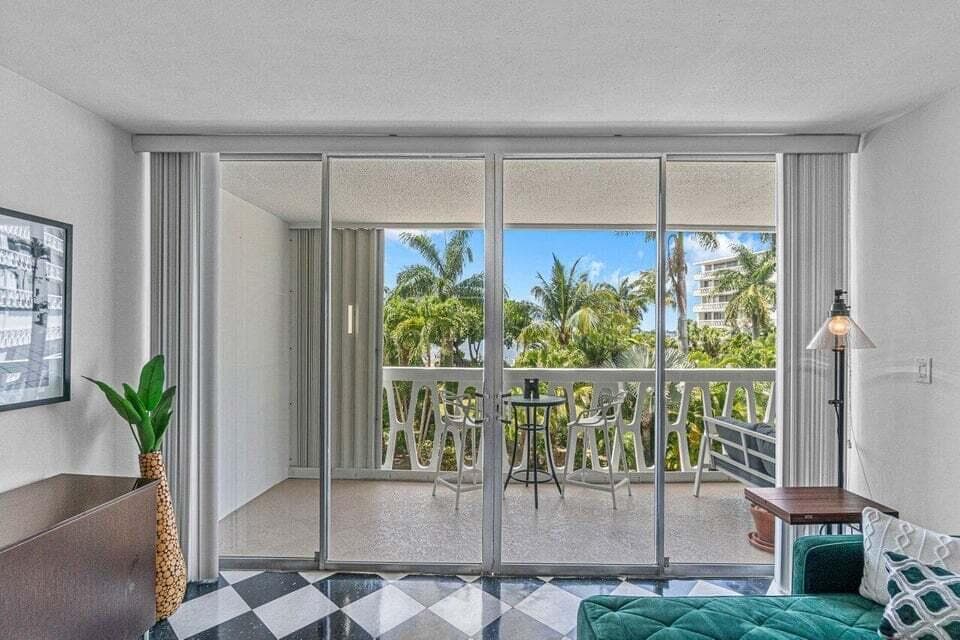 2505 S Ocean Boulevard 303, Palm Beach, FL 33480 — photo 9 of 27