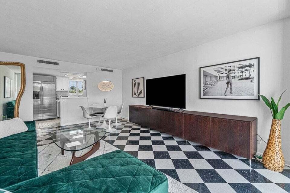 2505 S Ocean Boulevard 303, Palm Beach, FL 33480 — photo 5 of 27