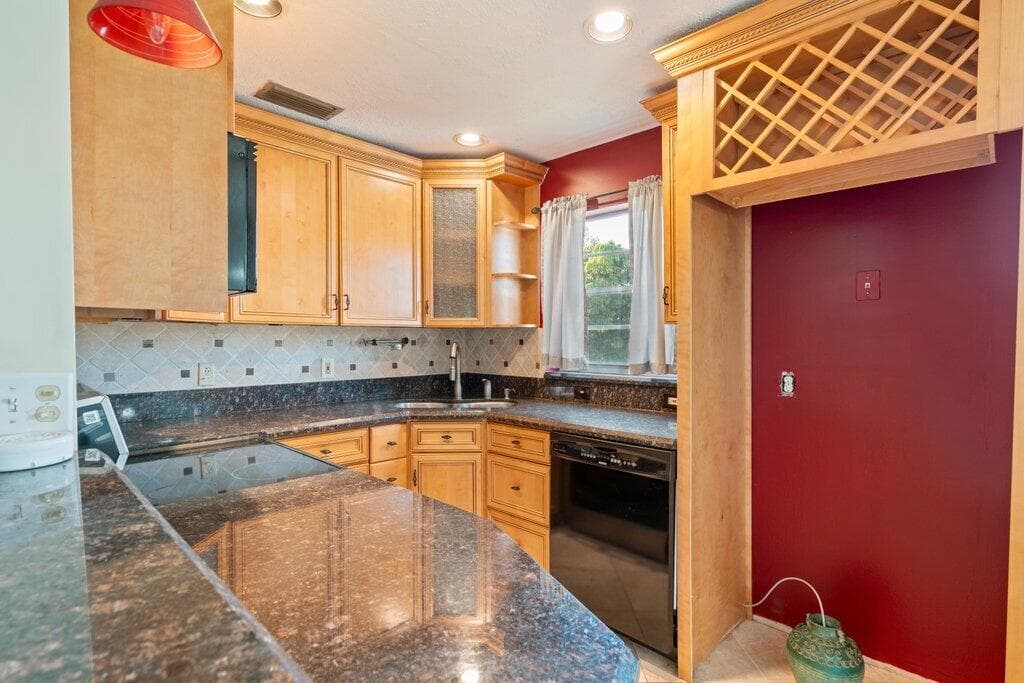 56 Windsor C, West Palm Beach, FL 33417 — photo 7 of 35