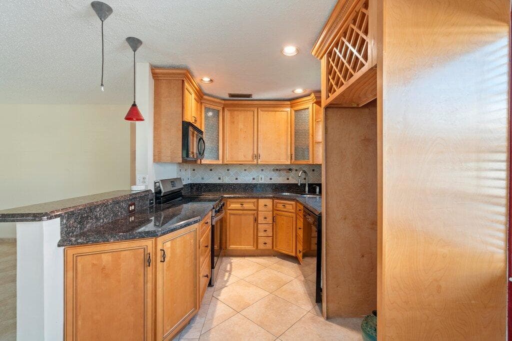 56 Windsor C, West Palm Beach, FL 33417 — photo 8 of 35