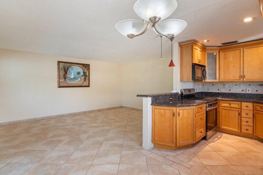 56 Windsor C, West Palm Beach, FL 33417 — photo 11 of 35