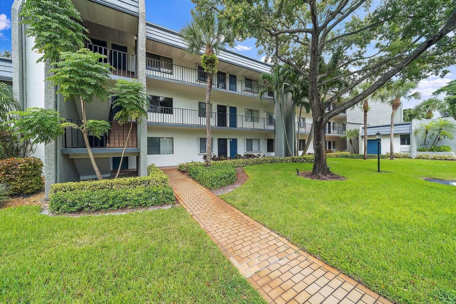 4838 Esedra Court 304, Lake Worth, FL 33467 — photo 1 of 10
