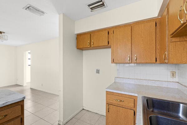 110 SW 12th Avenue, South Bay, FL 33493 — photo 8 of 28