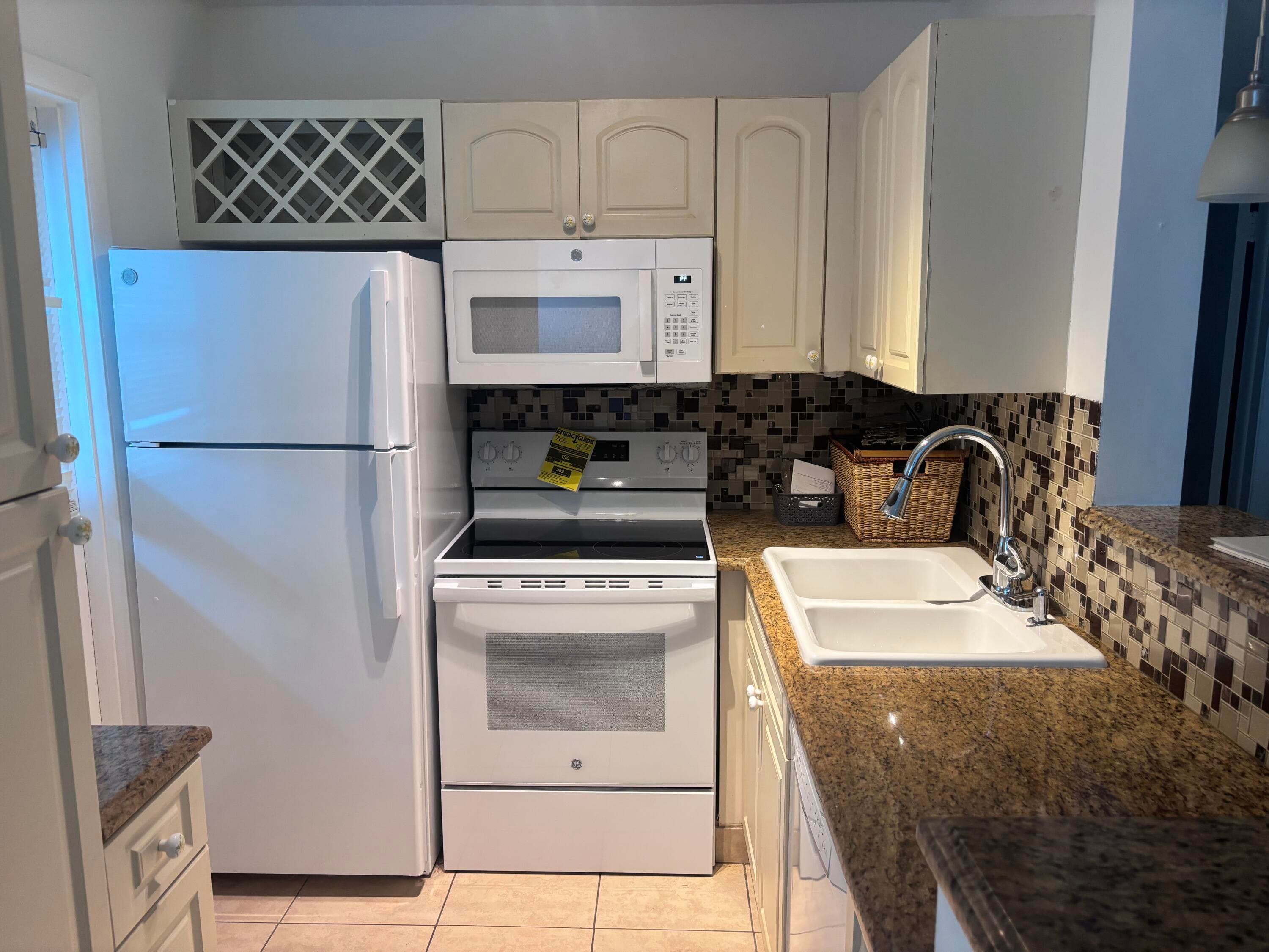 2213 NE 1st Court 103, Boynton Beach, FL 33435 — photo 1 of 8