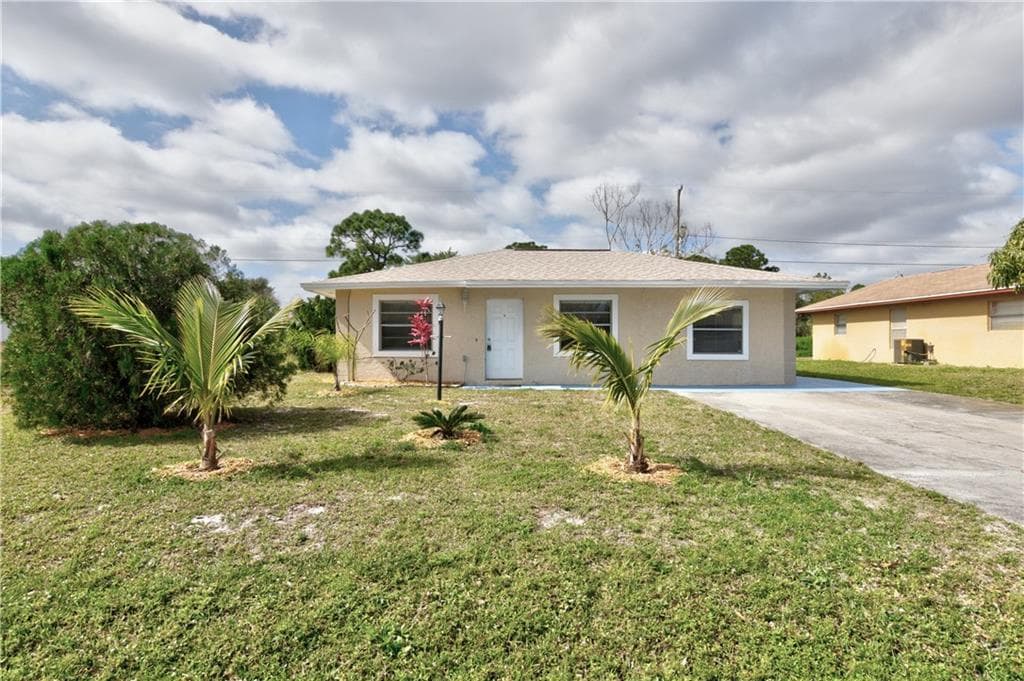 339 8th Ave Avenue SW, Vero Beach, FL 32962 — photo 1 of 1