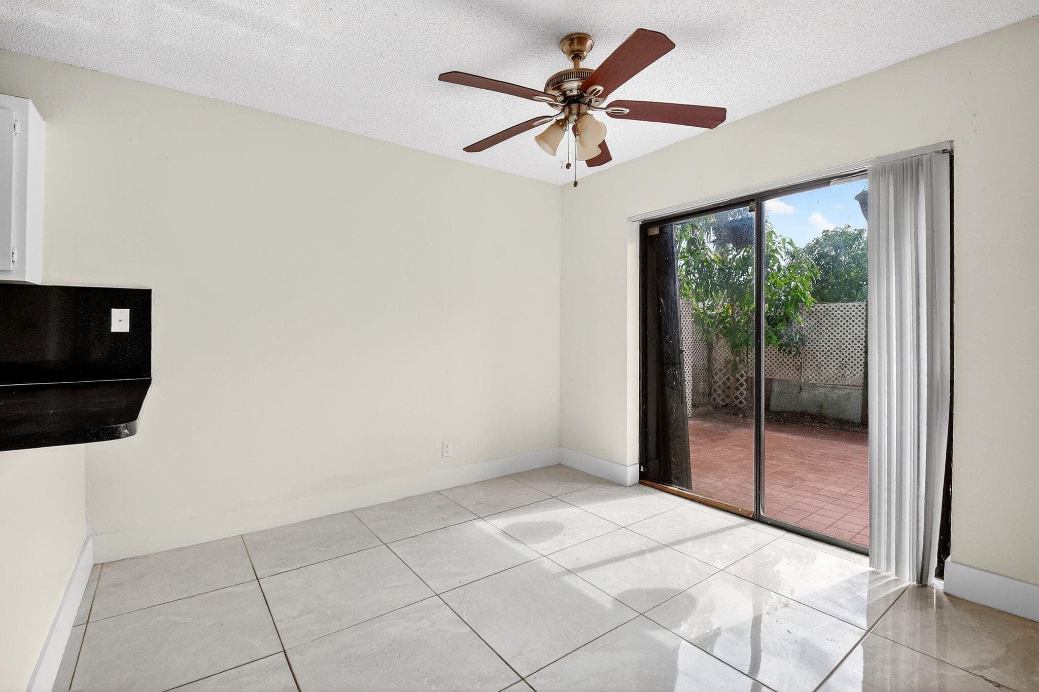 136 Woodland Road, Palm Springs, FL 33461 — photo 8 of 40