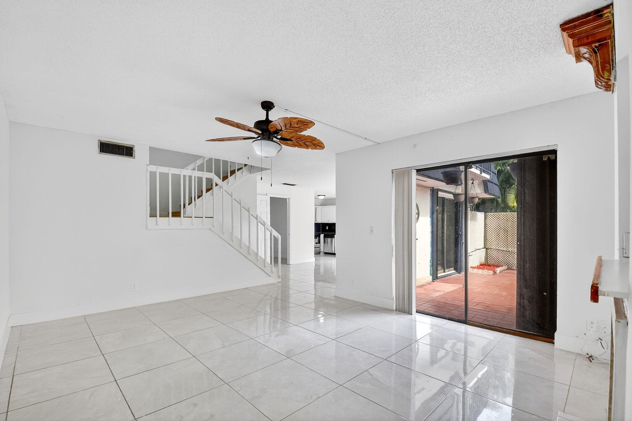 136 Woodland Road, Palm Springs, FL 33461 — photo 13 of 40
