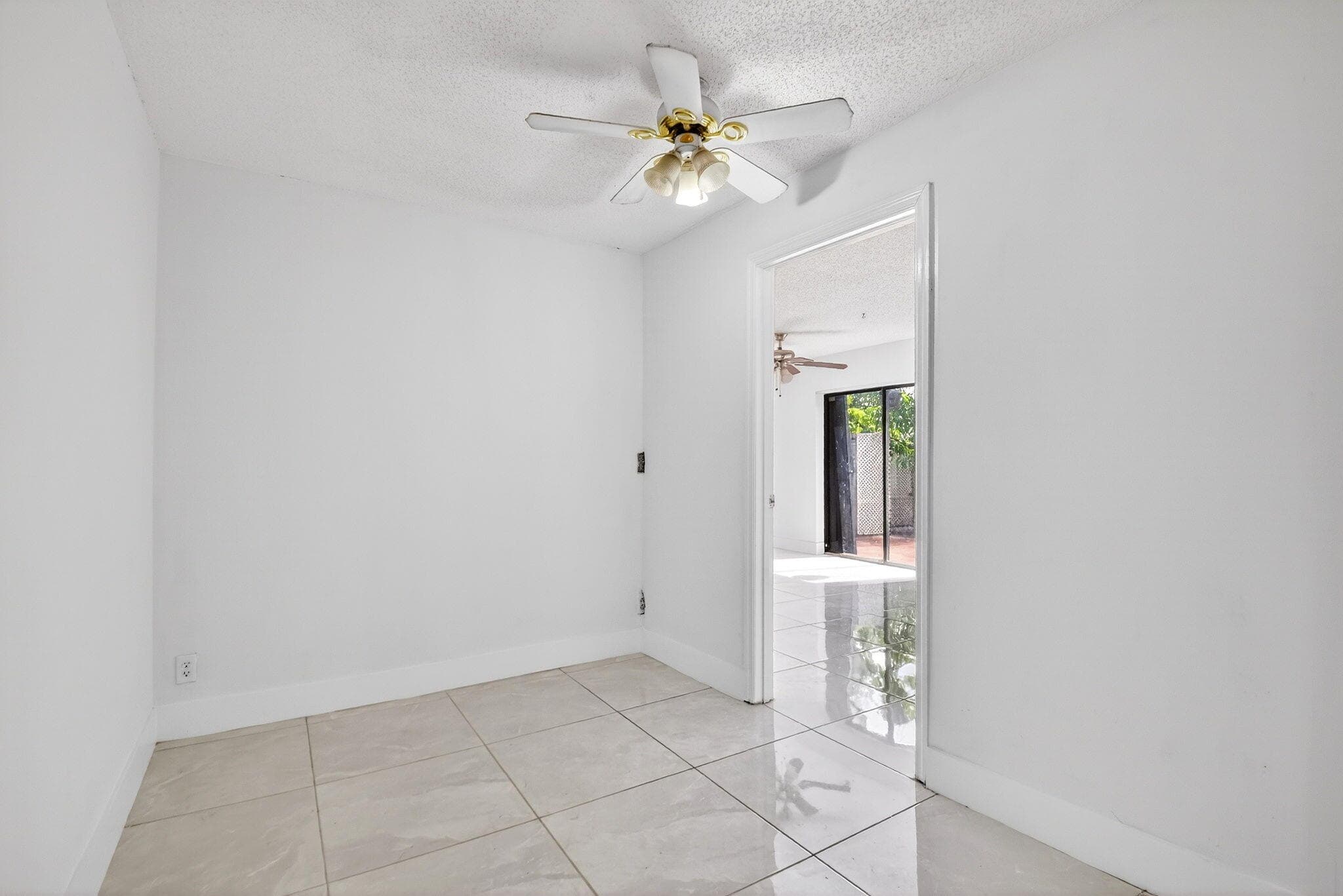 136 Woodland Road, Palm Springs, FL 33461 — photo 16 of 40