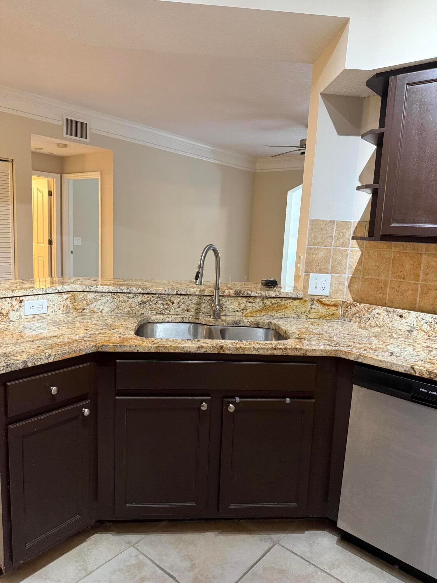 1111 Myrtlewood Circle E 1111, Palm Beach Gardens, FL 33408 — photo 2 of 9