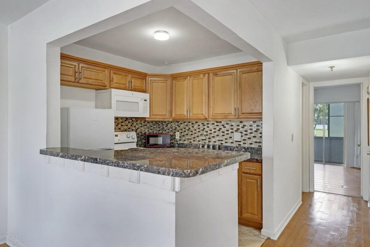 120 Windsor F, West Palm Beach, FL 33417 — photo 11 of 19