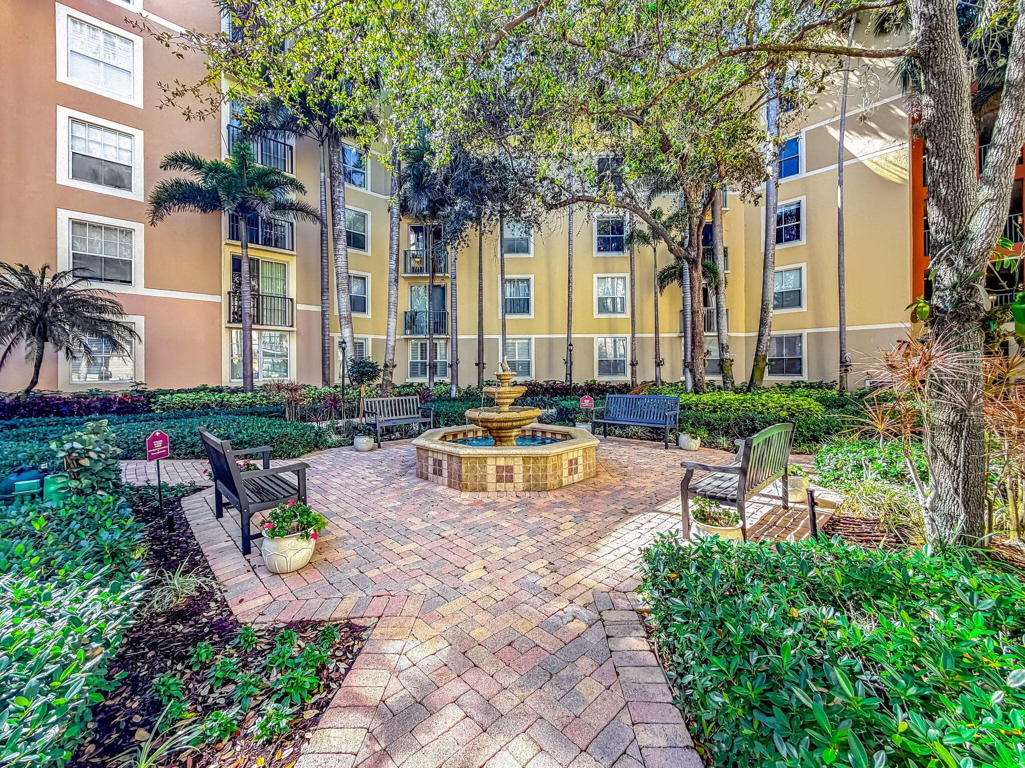 630 S Sapodilla Avenue 218, West Palm Beach, FL 33401 — photo 3 of 39