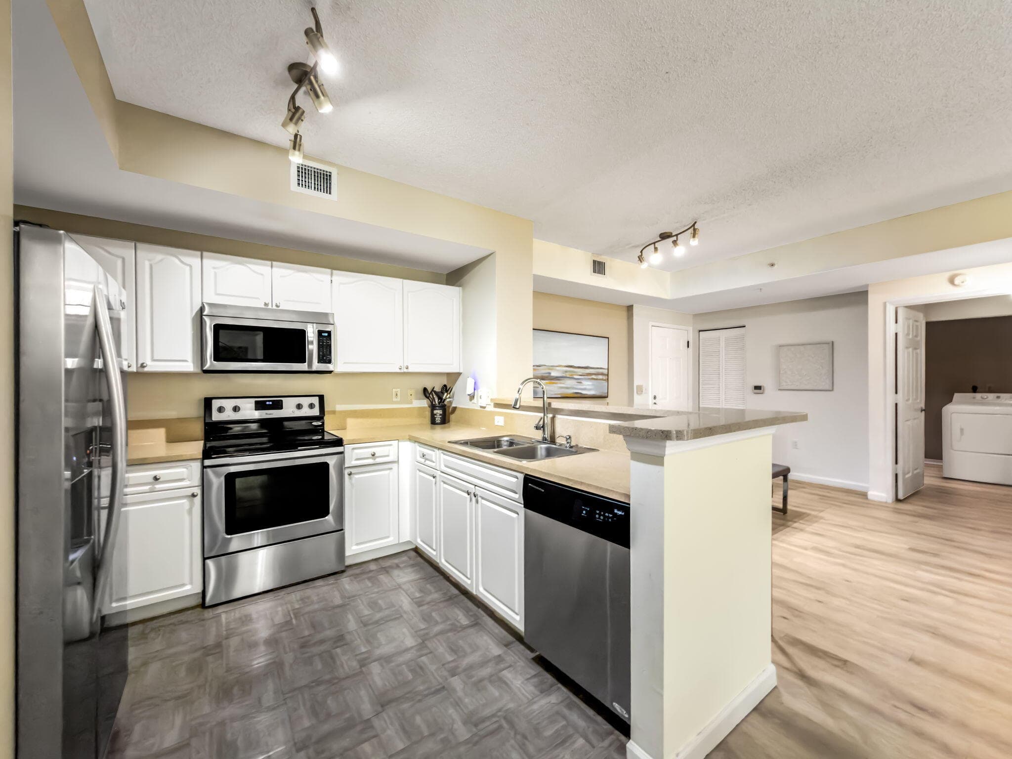 630 S Sapodilla Avenue 218, West Palm Beach, FL 33401 — photo 13 of 39