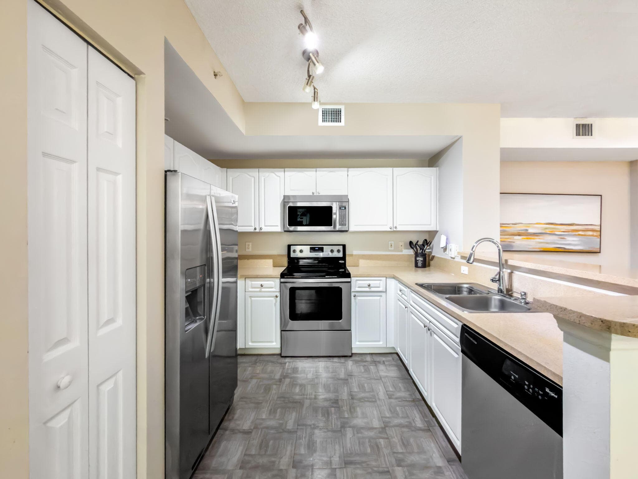630 S Sapodilla Avenue 218, West Palm Beach, FL 33401 — photo 14 of 39