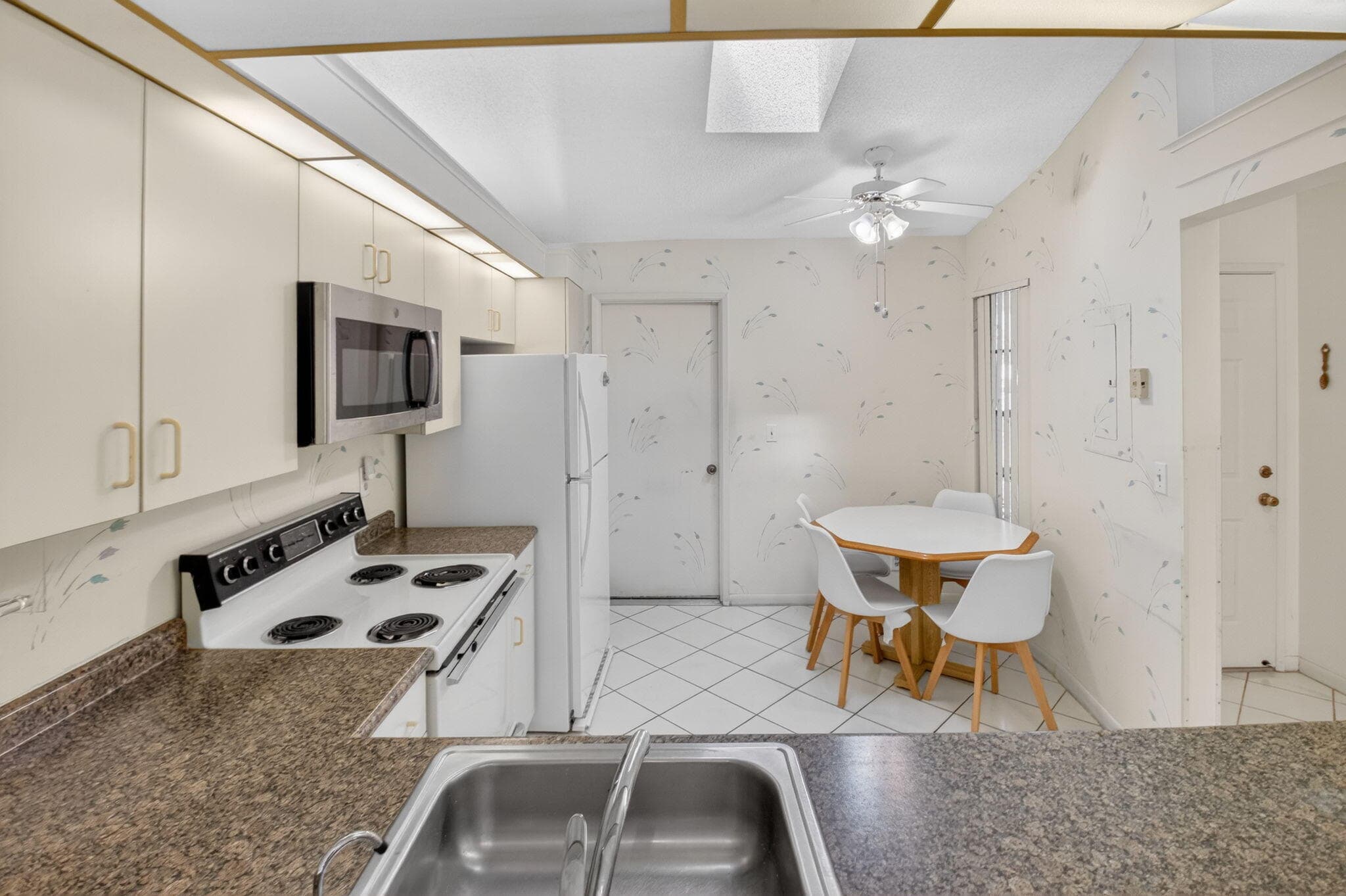 5900 Sunswept Lane A, Boynton Beach, FL 33437 — photo 11 of 72