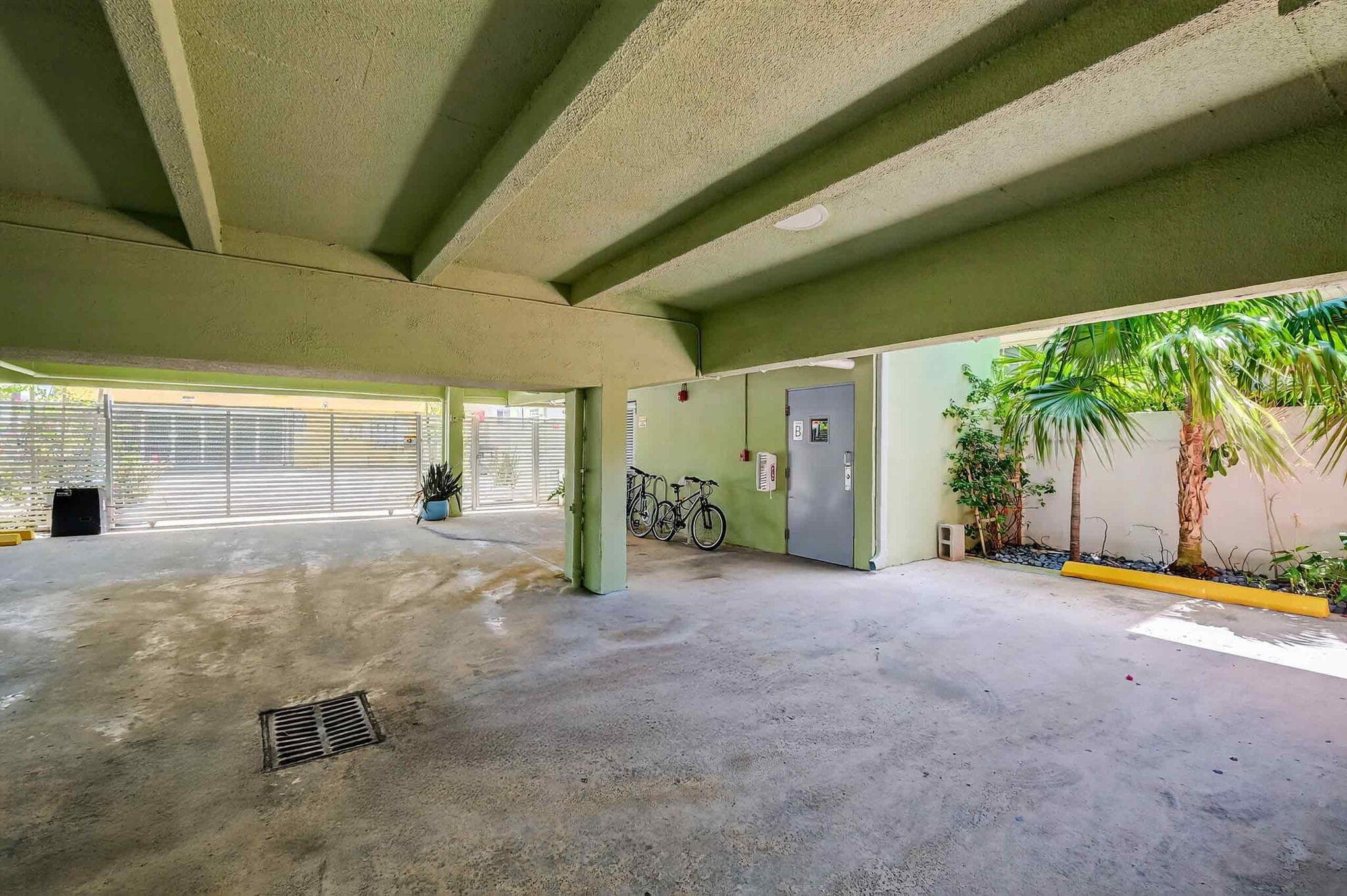 363 Washington Avenue 32, Miami Beach, FL 33139 — photo 23 of 33