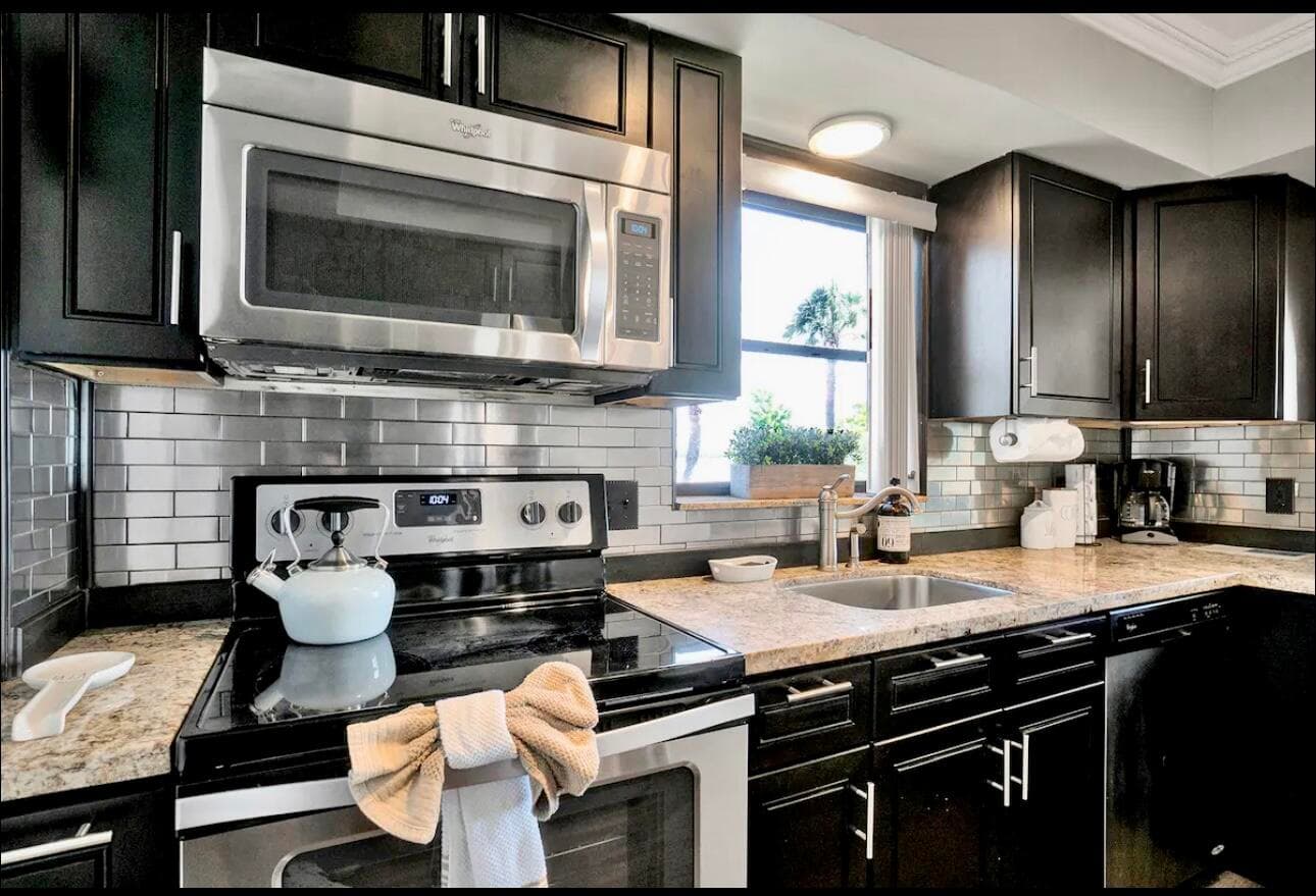 300 Croton Avenue 102, Lantana, FL 33462 — photo 7 of 24