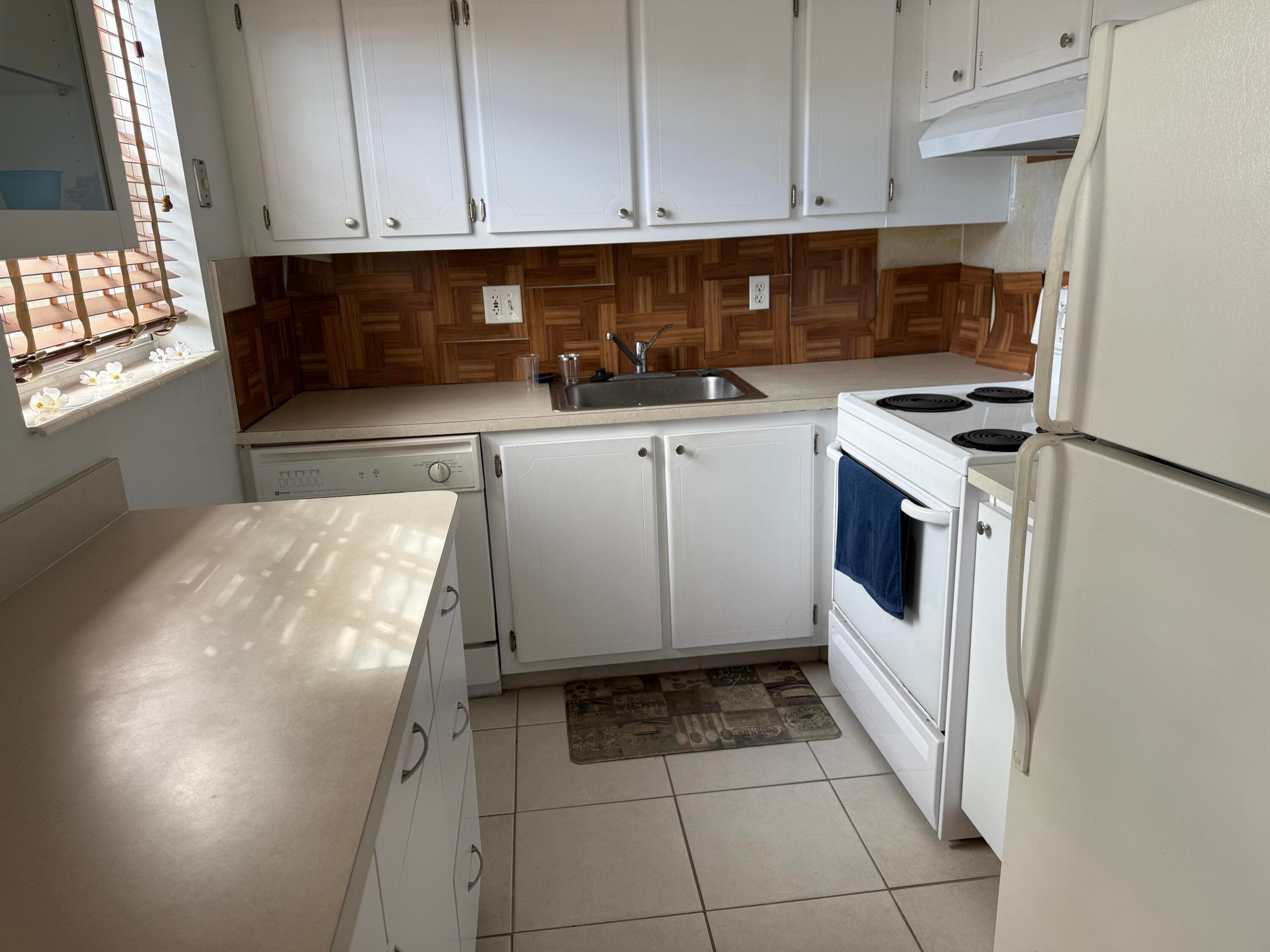 192 Waltham H, West Palm Beach, FL 33417 — photo 1 of 12