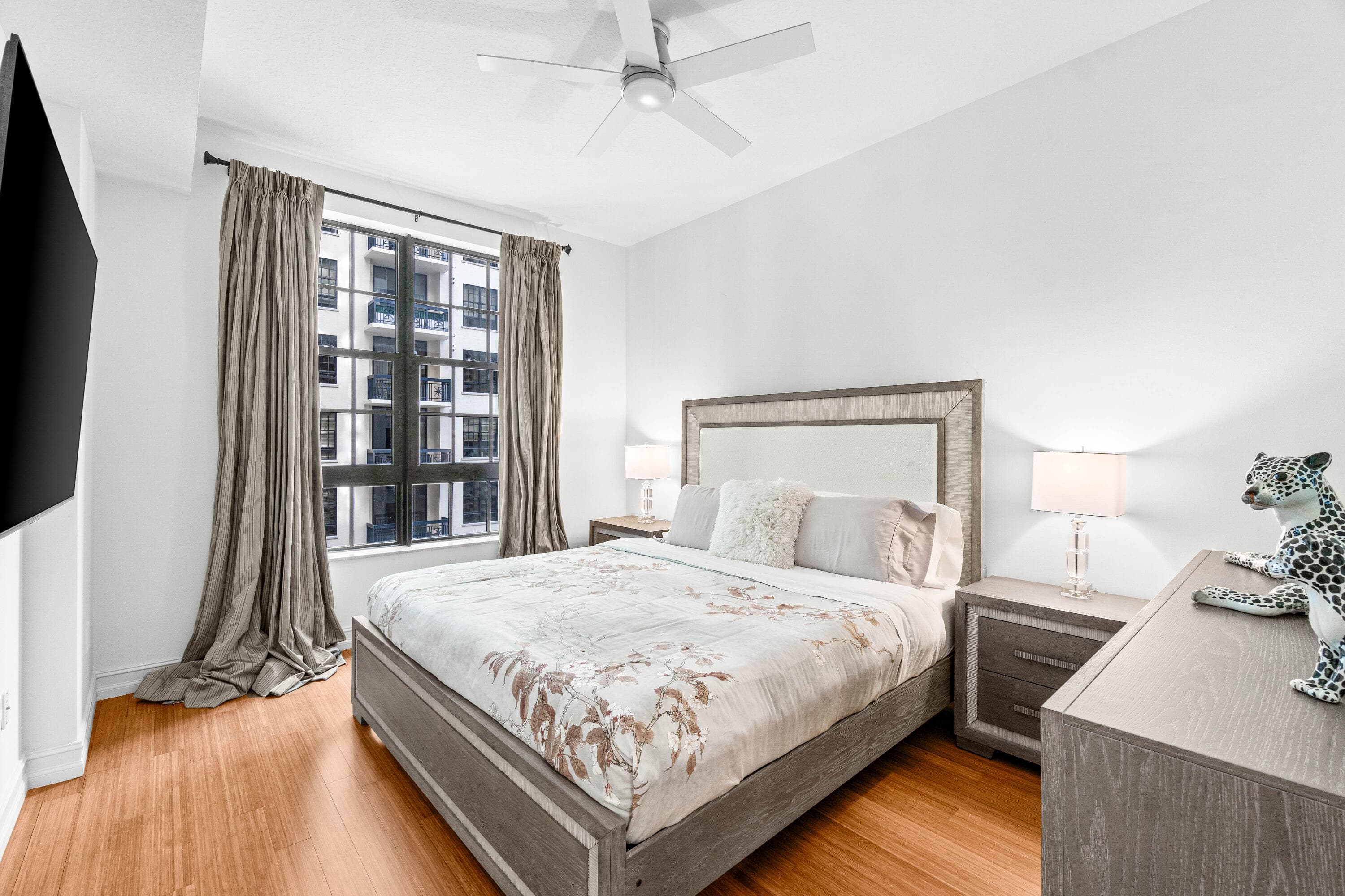 701 S Olive Avenue 807, West Palm Beach, FL 33401 — photo 11 of 49