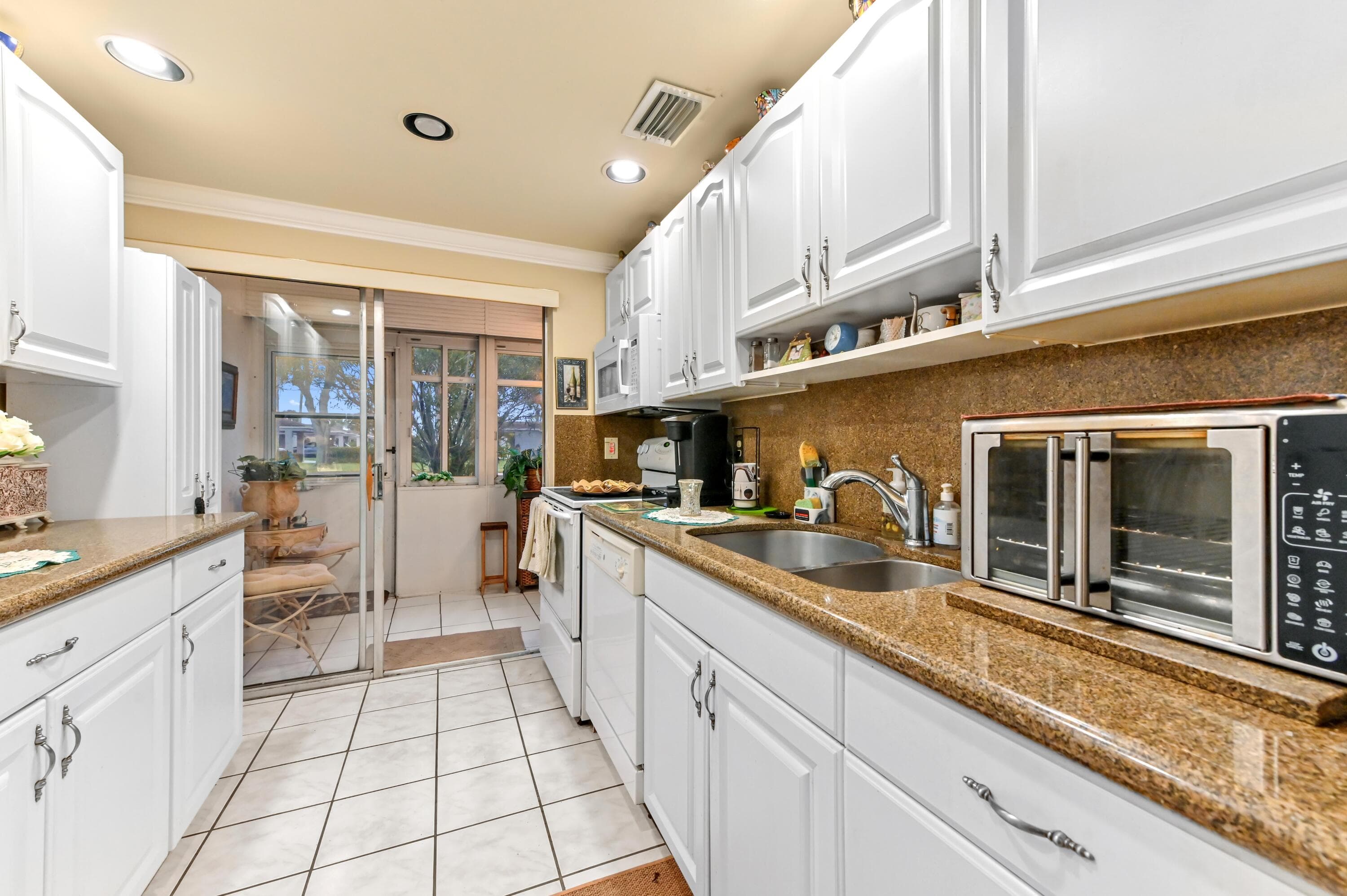 6 Abbey Lane 104, Delray Beach, FL 33446 — photo 11 of 40