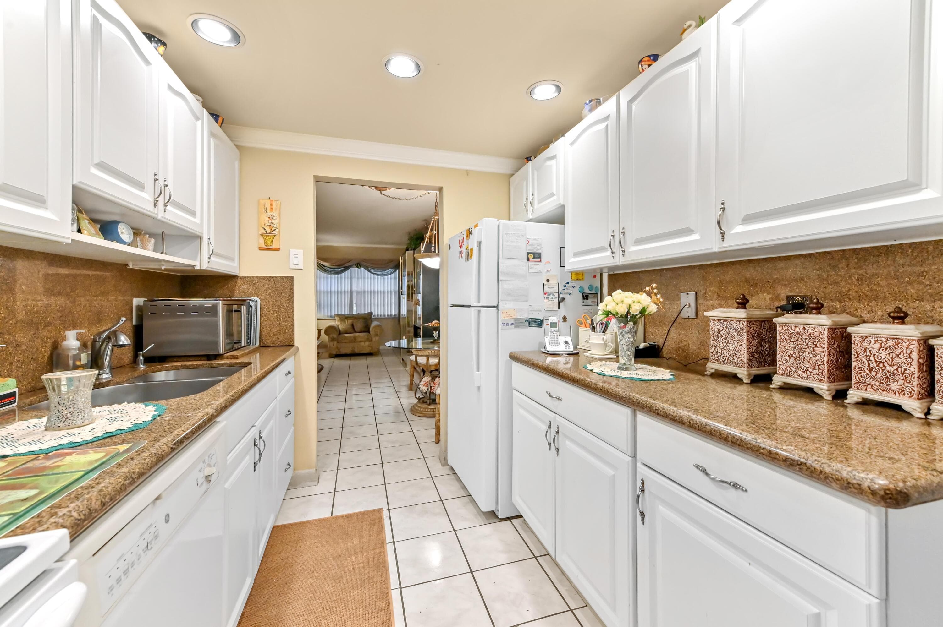 6 Abbey Lane 104, Delray Beach, FL 33446 — photo 13 of 40