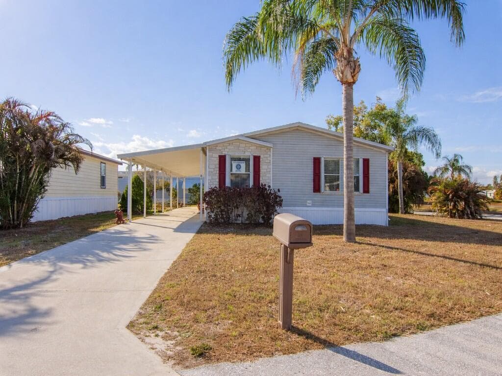 43 Montilla Way, Port St. Lucie, FL 34952 — photo 3 of 33